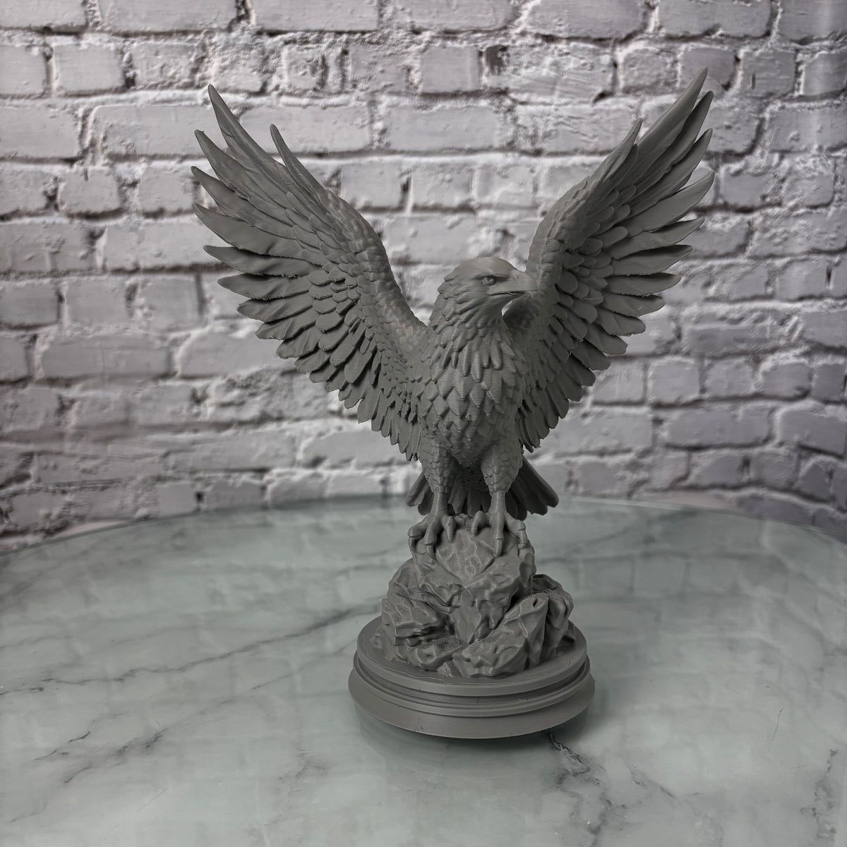 Aigle sur socle imprimé en 3D — Fil-O-Forme, vue 1