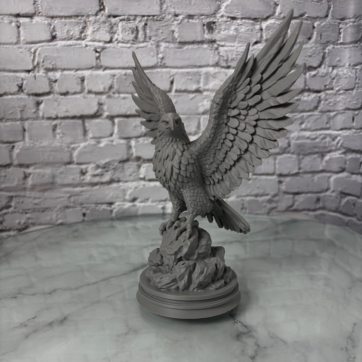 Aigle sur socle imprimé en 3D — Fil-O-Forme, vue 2